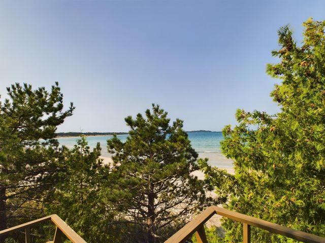 14619 N Cathead Bay Drive, Leelanau Twp, MI 49670