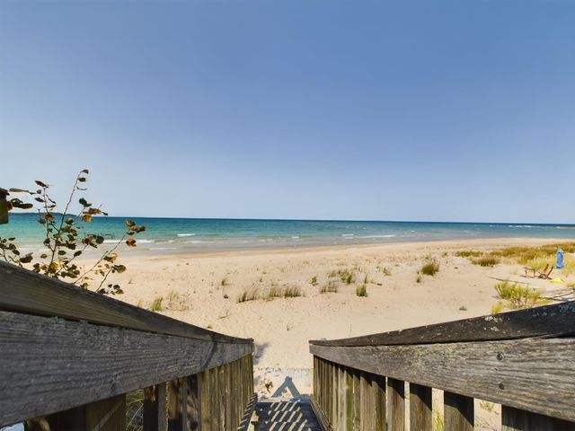 14619 N Cathead Bay Drive, Leelanau Twp, MI 49670
