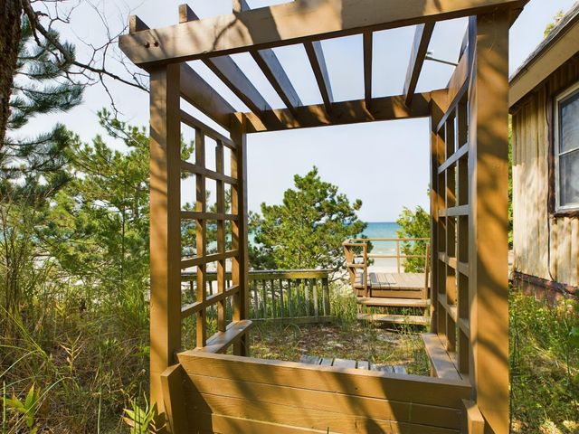 14619 N Cathead Bay Drive, Leelanau Twp, MI 49670