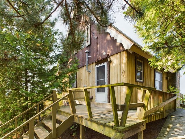 14619 N Cathead Bay Drive, Leelanau Twp, MI 49670