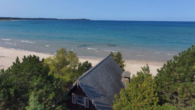 14619 N Cathead Bay Drive, Leelanau Twp, MI 49670