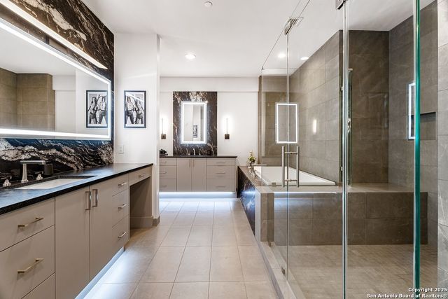 610 E Market St Unit 3304, San Antonio, TX 78205