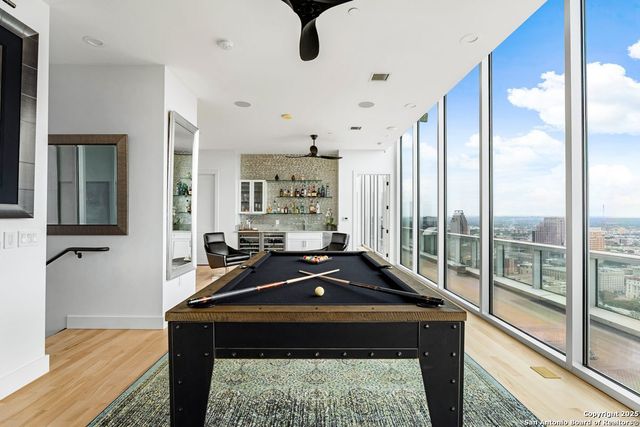 610 E Market St Unit 3304, San Antonio, TX 78205