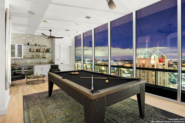 610 E Market St Unit 3304, San Antonio, TX 78205