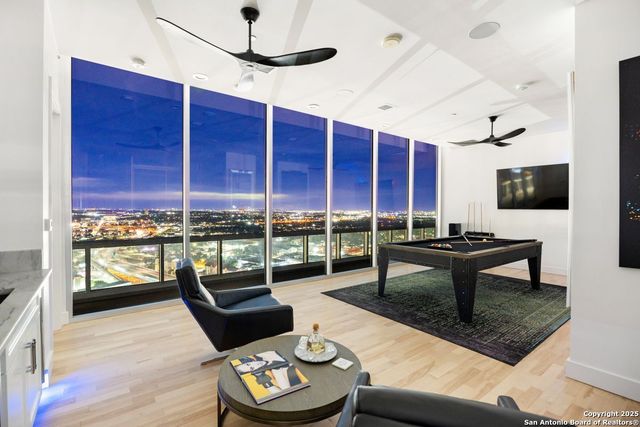 610 E Market St Unit 3304, San Antonio, TX 78205