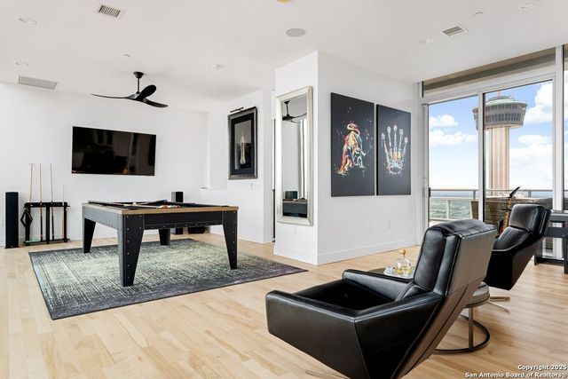 610 E Market St Unit 3304, San Antonio, TX 78205