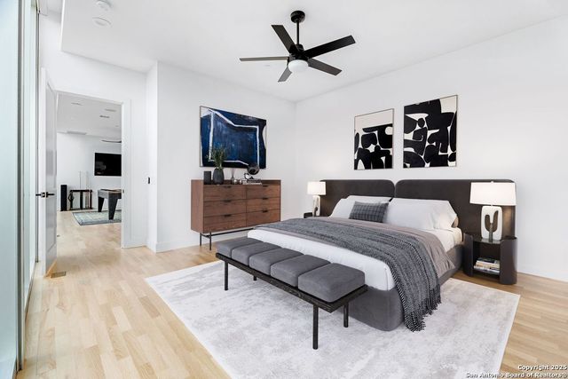 610 E Market St Unit 3304, San Antonio, TX 78205