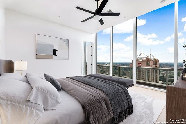 610 E Market St Unit 3304, San Antonio, TX 78205