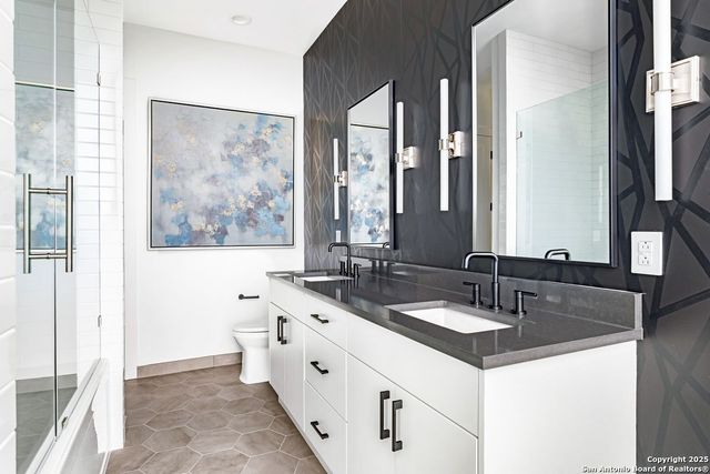 610 E Market St Unit 3304, San Antonio, TX 78205