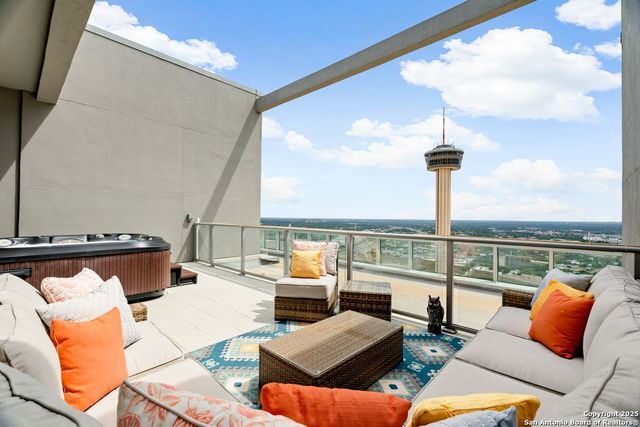 610 E Market St Unit 3304, San Antonio, TX 78205