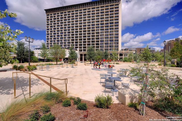 610 E Market St Unit 3304, San Antonio, TX 78205