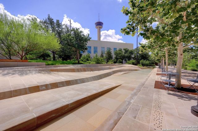 610 E Market St Unit 3304, San Antonio, TX 78205