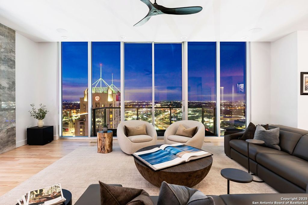 610 E Market St Unit 3304, San Antonio, TX 78205