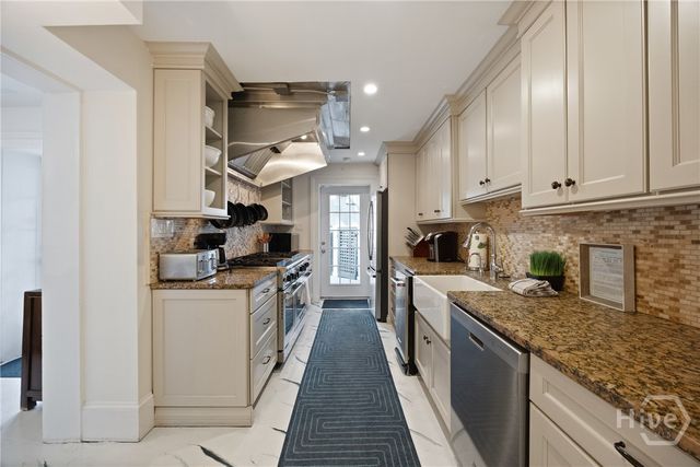 512 Tattnall Street, Savannah, GA 31401