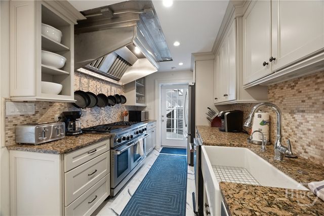 512 Tattnall Street, Savannah, GA 31401