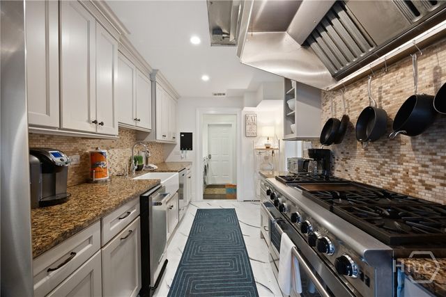 512 Tattnall Street, Savannah, GA 31401