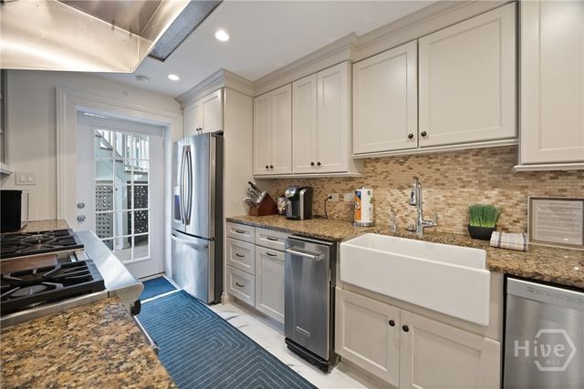 512 Tattnall Street, Savannah, GA 31401