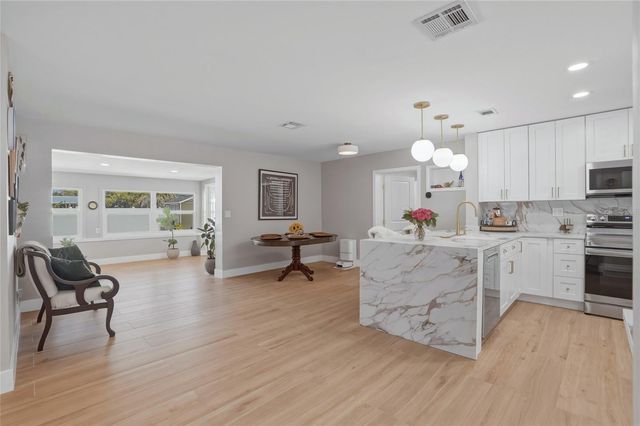 411 42ND AVENUE NE, St Petersburg, FL 33703