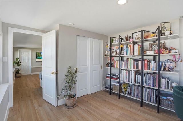 411 42ND AVENUE NE, St Petersburg, FL 33703