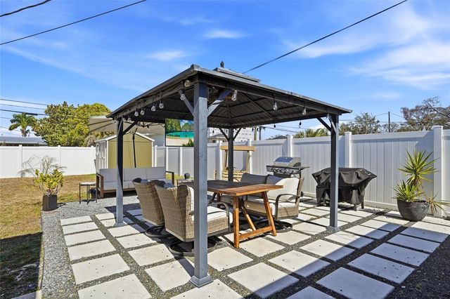 411 42ND AVENUE NE, St Petersburg, FL 33703