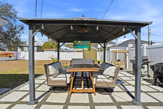 411 42ND AVENUE NE, St Petersburg, FL 33703