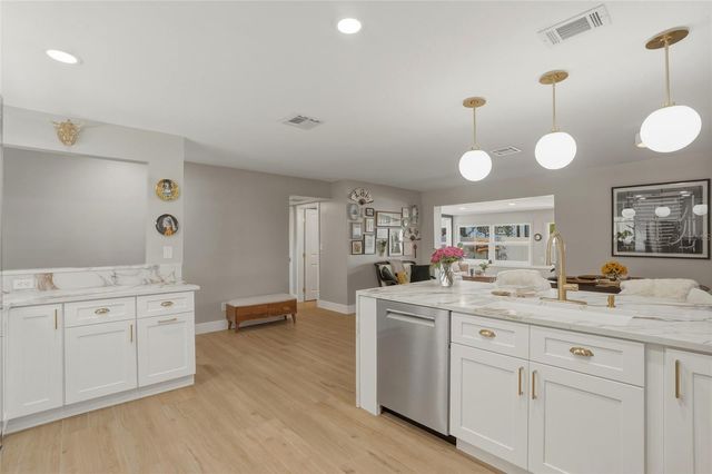 411 42ND AVENUE NE, St Petersburg, FL 33703