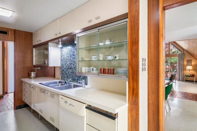 150 WARING RD, Memphis, TN 38117