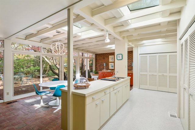 150 WARING RD, Memphis, TN 38117