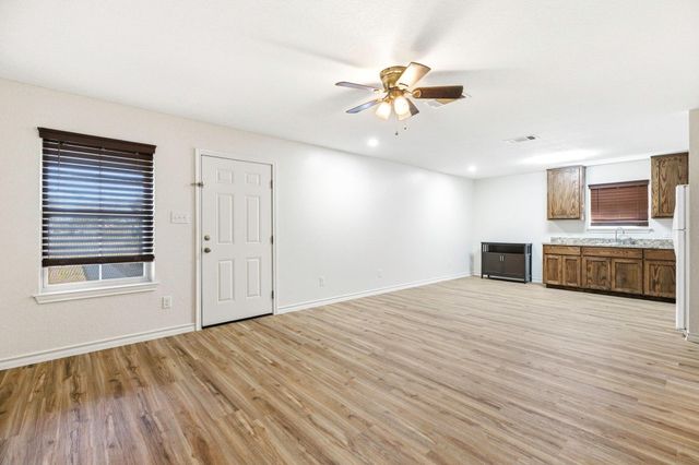 823 N Commerce ST A, Lockhart, TX 78644