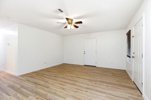 823 N Commerce ST A, Lockhart, TX 78644