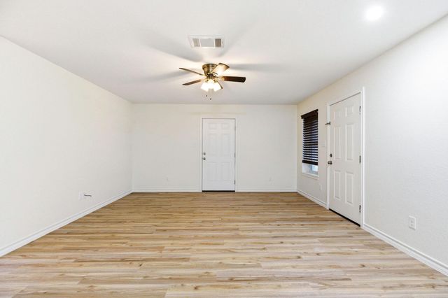 823 N Commerce ST A, Lockhart, TX 78644