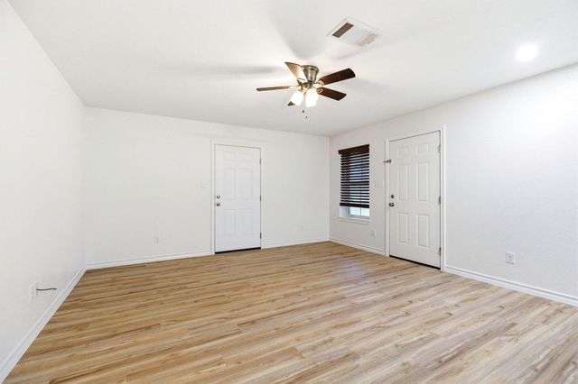823 N Commerce ST A, Lockhart, TX 78644