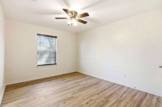 823 N Commerce ST A, Lockhart, TX 78644