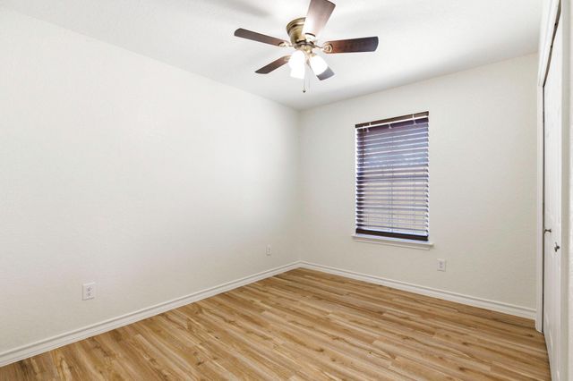 823 N Commerce ST A, Lockhart, TX 78644