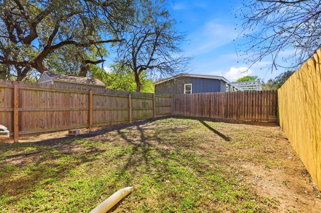 823 N Commerce ST A, Lockhart, TX 78644