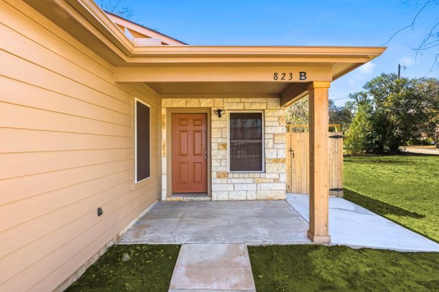823 N Commerce ST A, Lockhart, TX 78644