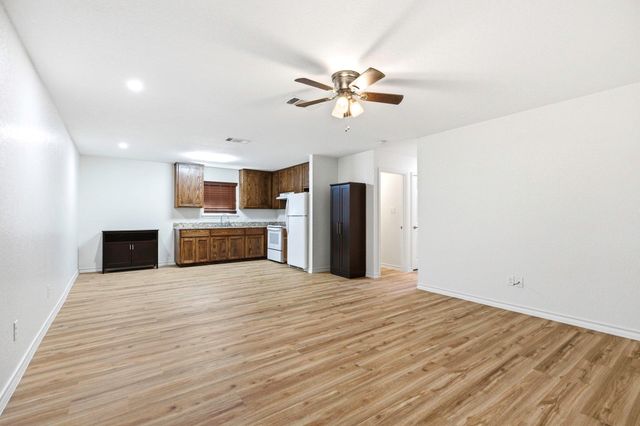 823 N Commerce ST A, Lockhart, TX 78644