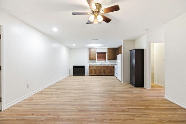 823 N Commerce ST A, Lockhart, TX 78644