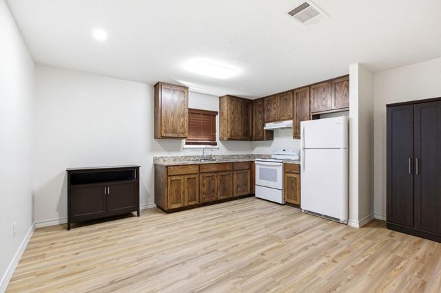 823 N Commerce ST A, Lockhart, TX 78644