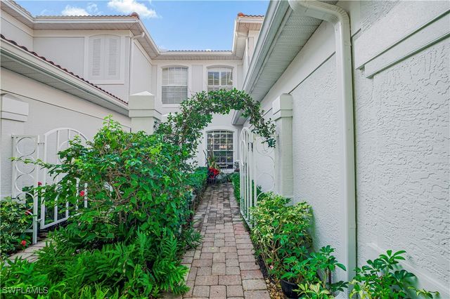 2220 Arielle DR 2006, Naples, FL 34109