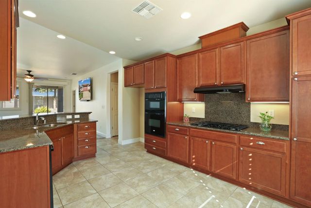 1995 Shady Oak St, Manteca, CA 95336