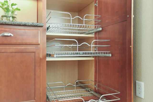 1995 Shady Oak St, Manteca, CA 95336