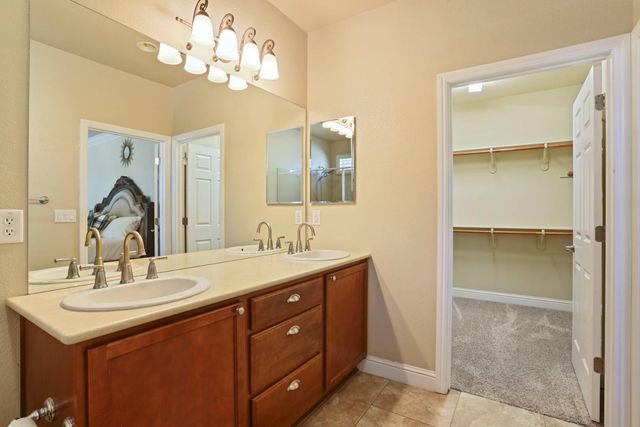 1995 Shady Oak St, Manteca, CA 95336