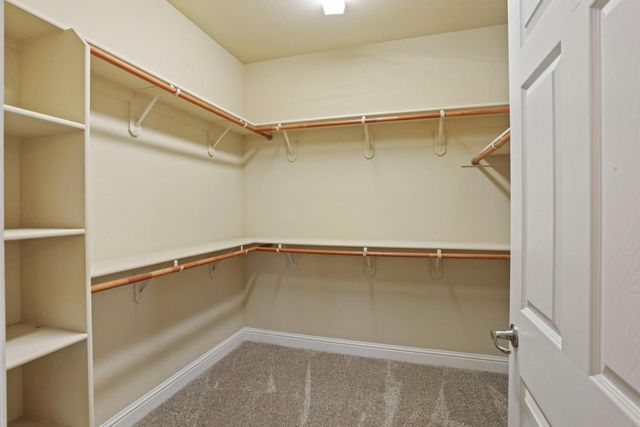 1995 Shady Oak St, Manteca, CA 95336