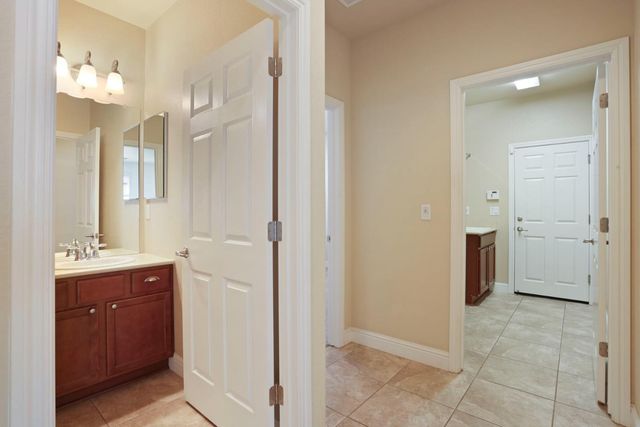 1995 Shady Oak St, Manteca, CA 95336