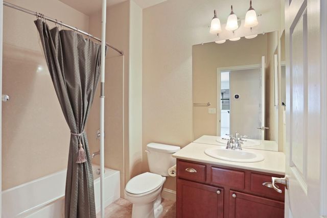 1995 Shady Oak St, Manteca, CA 95336