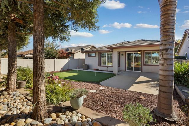 1995 Shady Oak St, Manteca, CA 95336