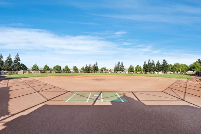 1995 Shady Oak St, Manteca, CA 95336