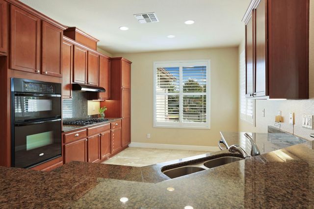 1995 Shady Oak St, Manteca, CA 95336