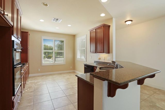 1995 Shady Oak St, Manteca, CA 95336